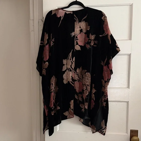 Black Floral Velvet & Sheer Kimono Cover-Up - Picture 7 of 7